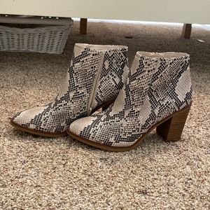 Altar’d State Snake Skin booties! Size 8 1/2!!
